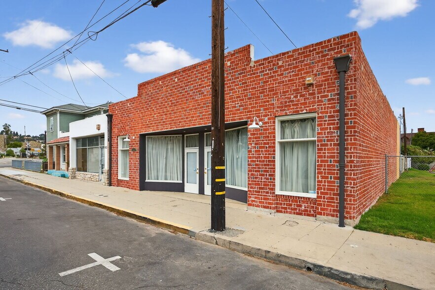 141 Davis St, Santa Paula, CA à vendre - Photo de l’immeuble – Image 1 sur 19