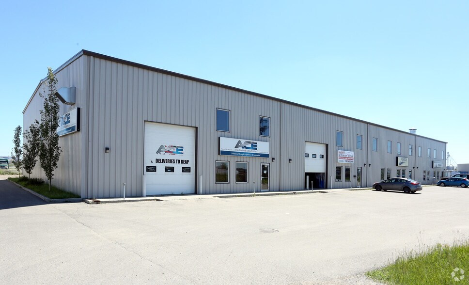 7609 Sparrow Dr, Leduc, AB à louer - Photo principale – Image 1 sur 22