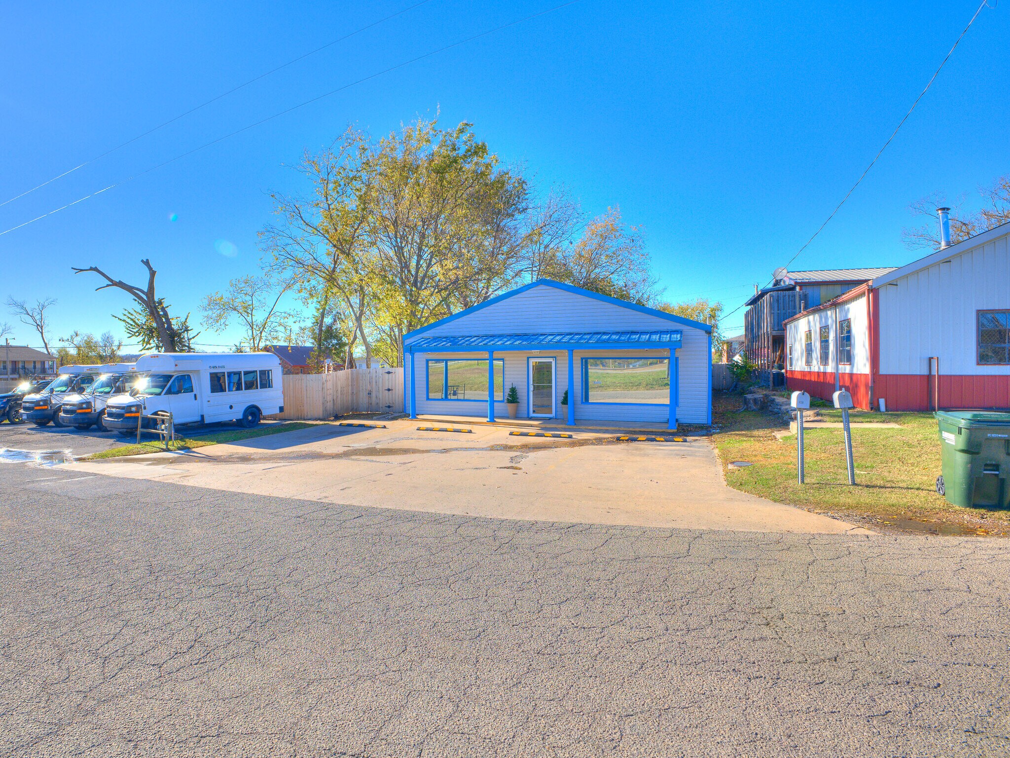 305 S Chickasaw Ave, Claremore, OK à vendre Photo de l’immeuble– Image 1 sur 35