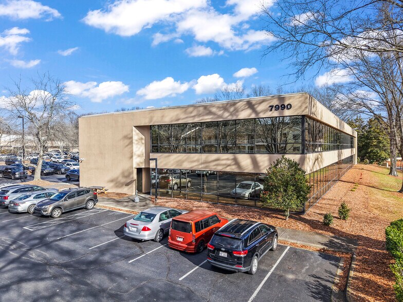 7990 North Point Blvd, Winston-Salem, NC à louer - Photo de l’immeuble – Image 3 sur 4