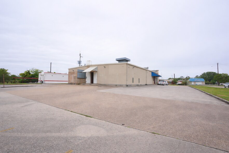 7250 Antoine Dr, Houston, TX à vendre - Photo de l’immeuble – Image 3 sur 9