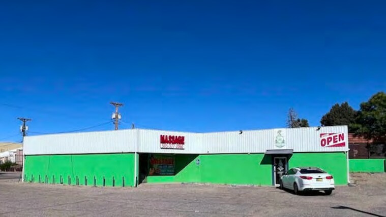 2117 Menaul Blvd, Albuquerque, NM à vendre - Photo de l’immeuble – Image 2 sur 4