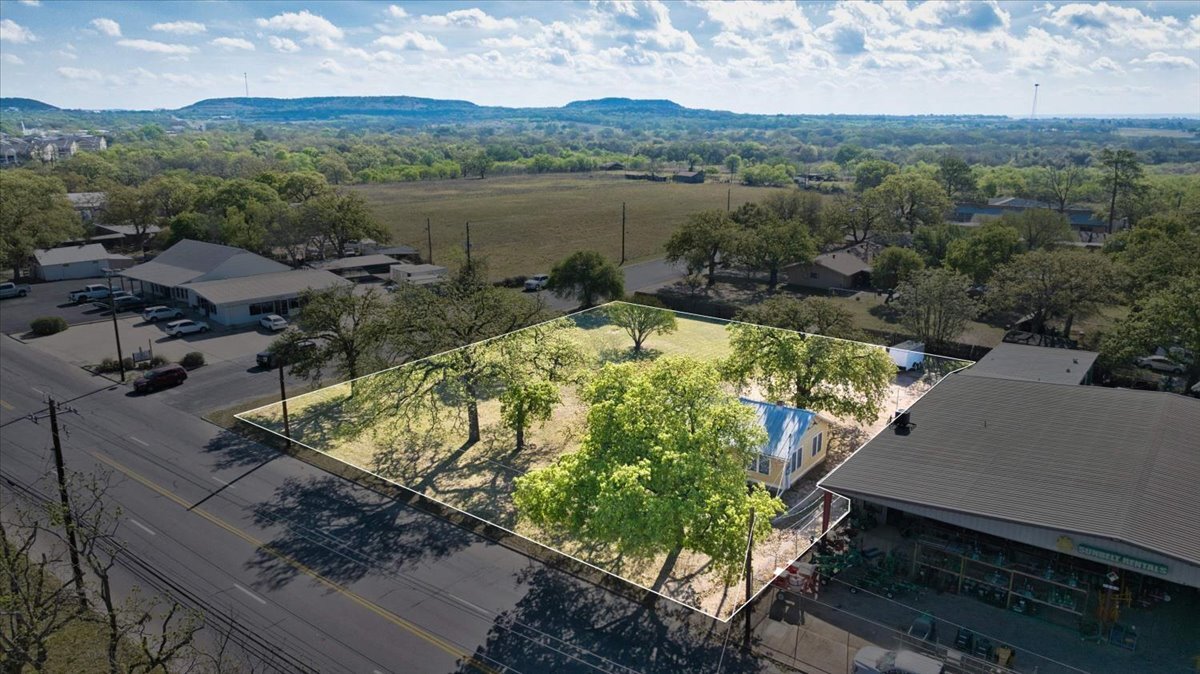 1007 N Llano St, Fredericksburg, TX à vendre Photo principale– Image 1 sur 15