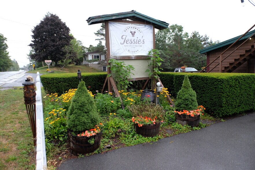 5819 Main St, Tannersville, NY à vendre - Photo de l’immeuble – Image 1 sur 18