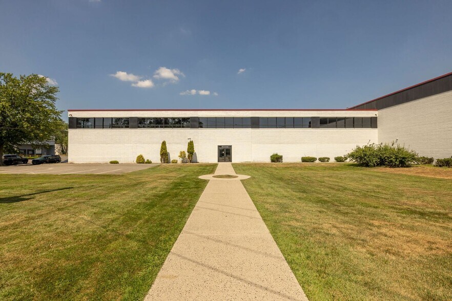 299 Murray Hill Pky, East Rutherford, NJ à louer - Photo de l’immeuble – Image 2 sur 12