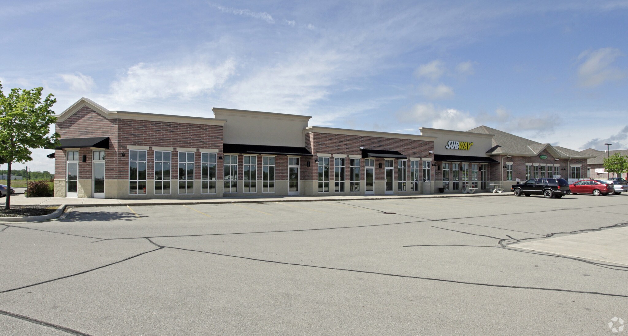 2865 E Washington St, West Bend, WI à louer Photo de l’immeuble– Image 1 sur 6