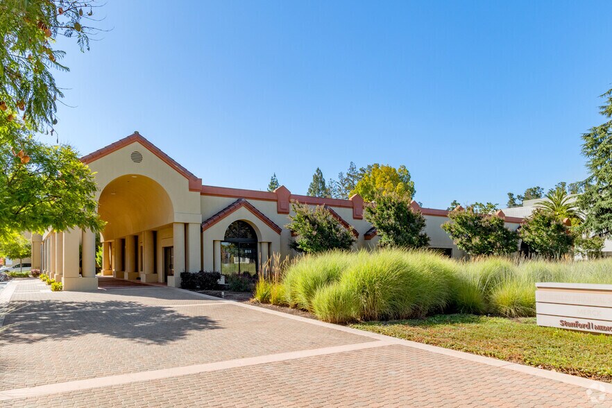 855 California Ave, Palo Alto, CA à louer - Photo de l’immeuble – Image 3 sur 5