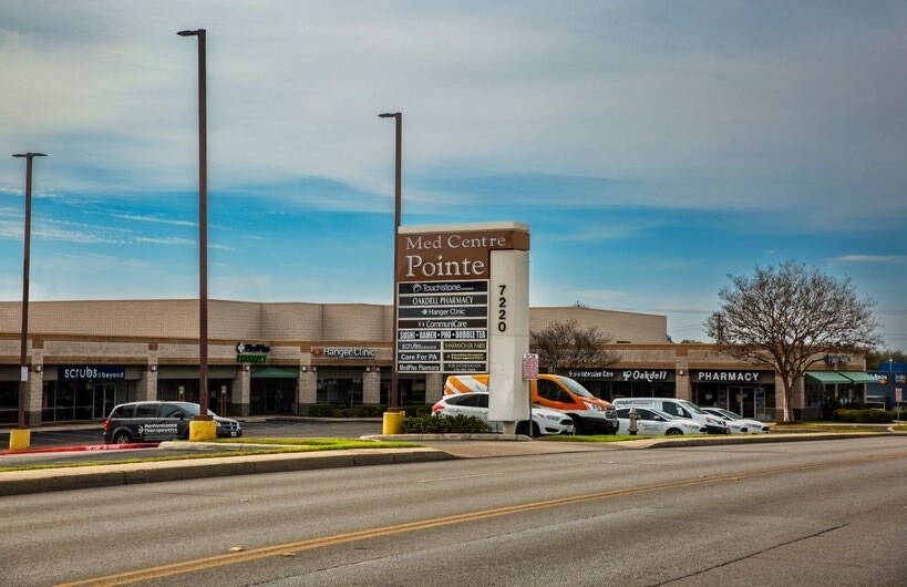 7220 Louis Pasteur Dr, San Antonio, TX à louer - Photo principale – Image 1 sur 9