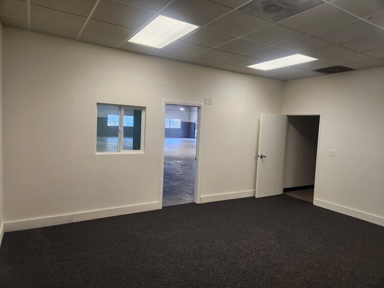 820 S Grand Ave, Santa Ana, CA à louer - Photo de l’immeuble – Image 3 sur 6