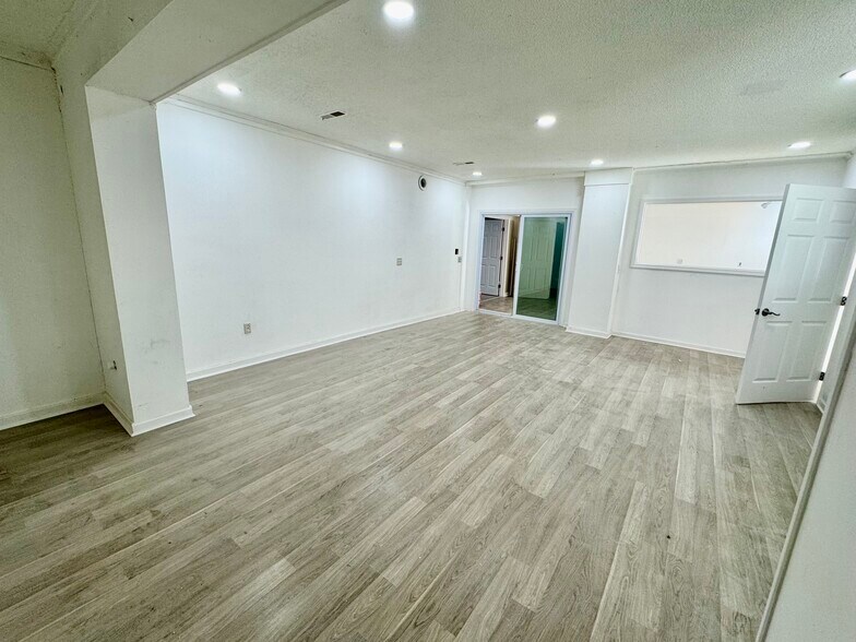 133 E Parris Ave, High Point, NC à louer - Photo de l’immeuble – Image 3 sur 21