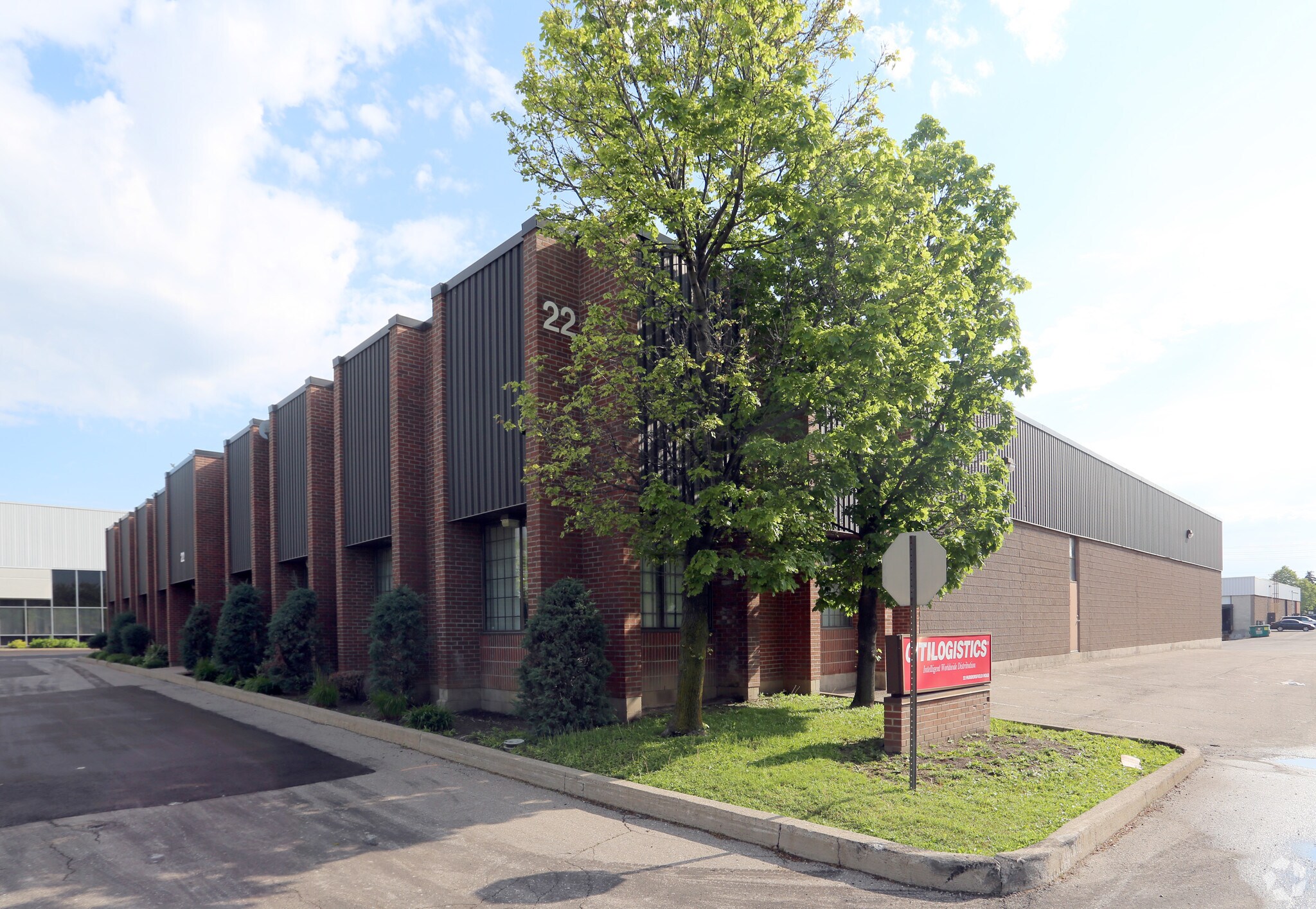 22 Huddersfield Rd, Toronto, ON à louer Photo principale– Image 1 sur 5