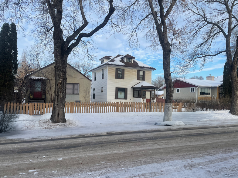 10034 84 Av NW, Edmonton, AB à vendre - Photo de l’immeuble – Image 2 sur 5