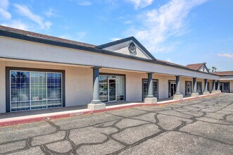4160 S Pecos Rd, Las Vegas, NV à louer Photo de l’immeuble– Image 1 sur 9