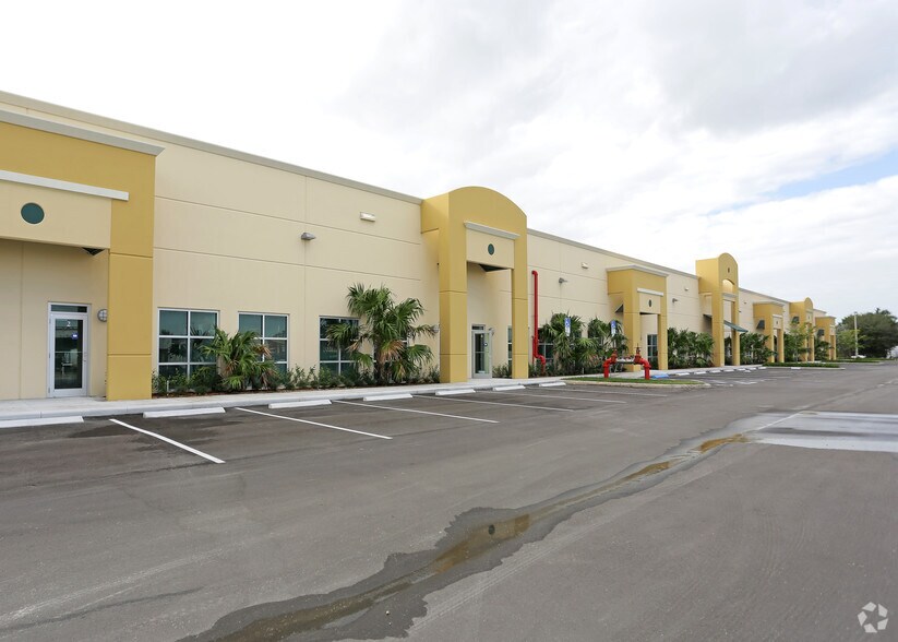 10424 W State Road 84, Davie, FL à louer - Photo de l’immeuble – Image 2 sur 11