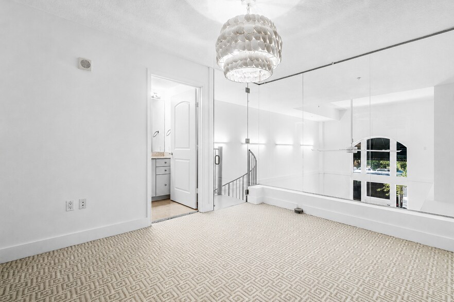 701 S Olive Ave, West Palm Beach, FL à louer - Photo de l’immeuble – Image 2 sur 18