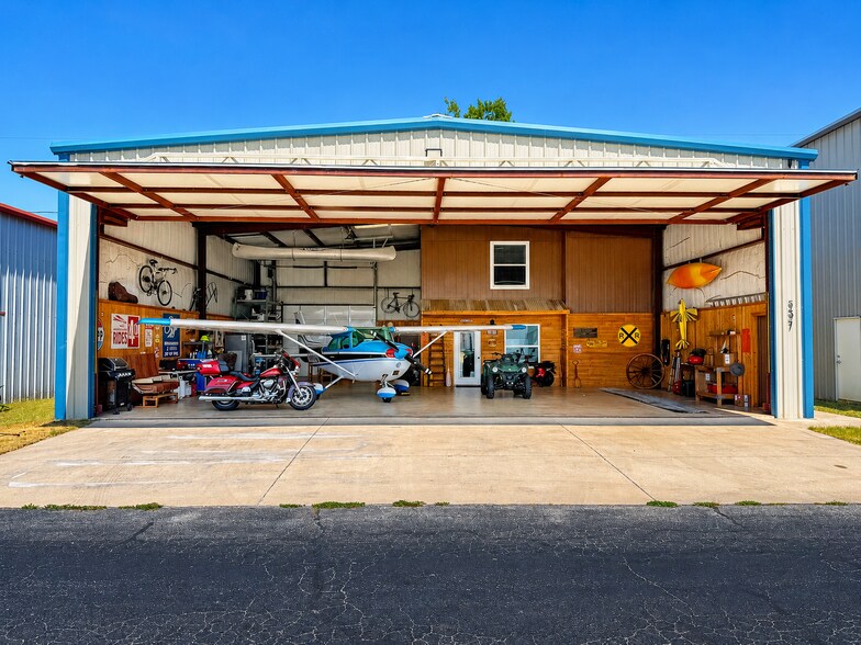 537 Aviator Dr, Fort Worth, TX à vendre - Photo de l’immeuble – Image 1 sur 17