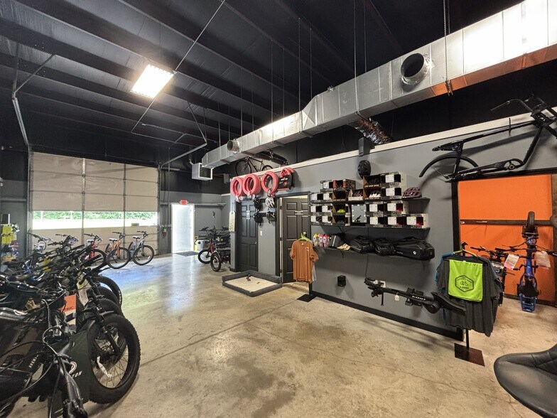 1008 W Farmer St, Ozark, MO à louer - Photo de l’immeuble – Image 2 sur 13
