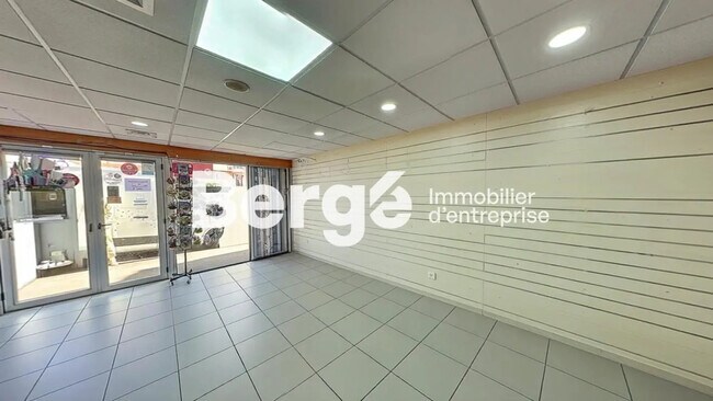 Plus de détails pour Local commercial à louer