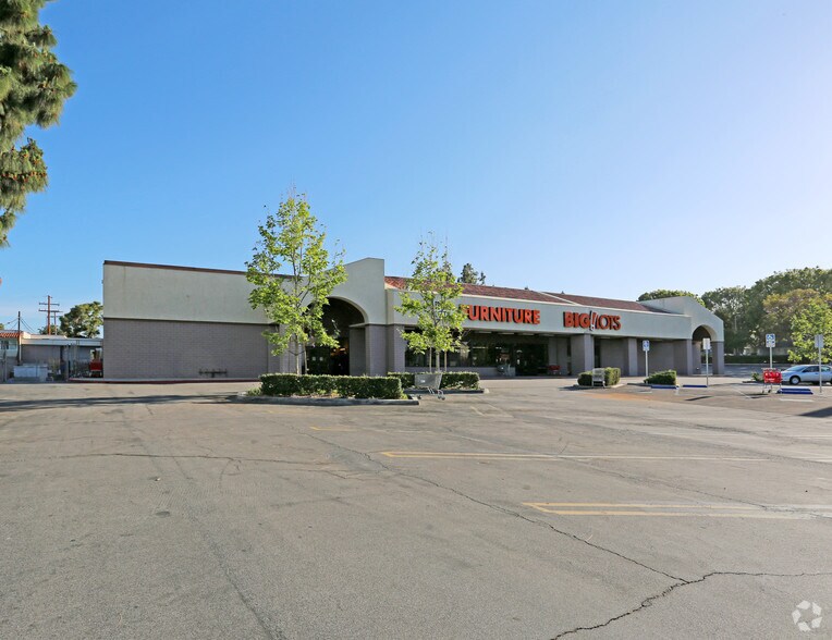 13241-13301 Whittier Blvd, Whittier, CA à louer - Photo de l’immeuble – Image 2 sur 2