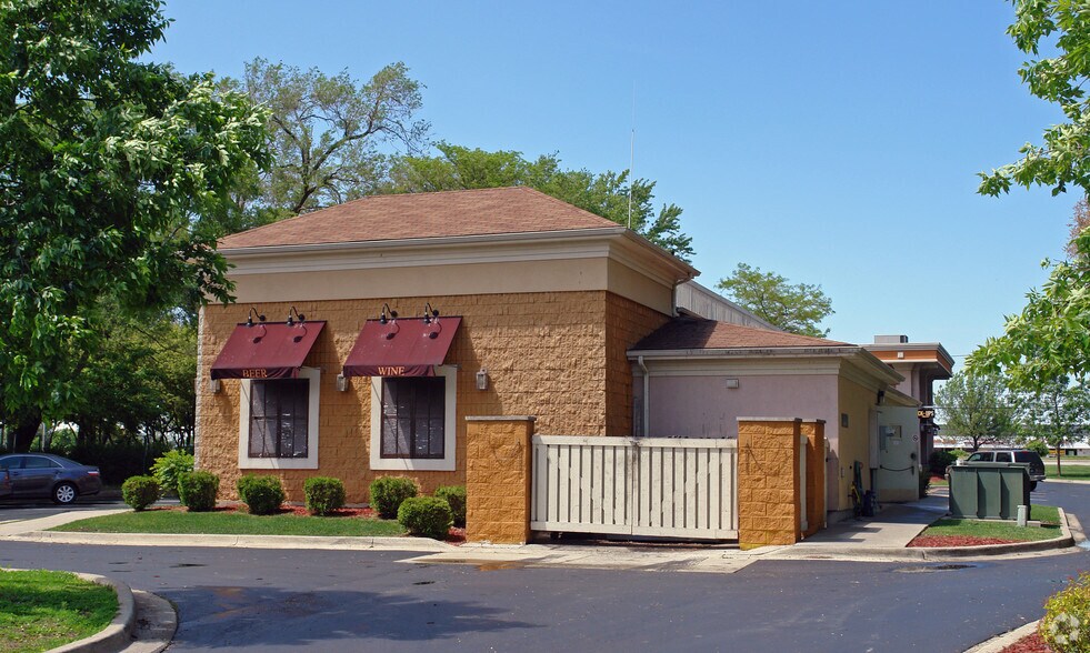 1565 W 75th St, Woodridge, IL à vendre - Photo de l’immeuble – Image 3 sur 17