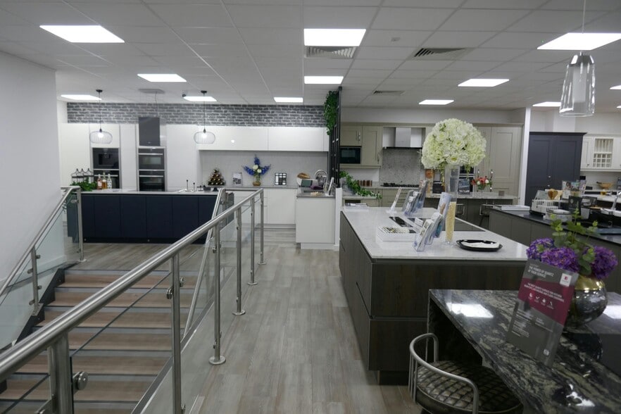 Industriel/Logistique dans E & F West Side, Flex Meadow, Harlow à vendre - Photo intérieure – Image 2 sur 6