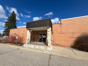 102 W Main St, Belding, MI à louer Photo de l’immeuble– Image 1 sur 11