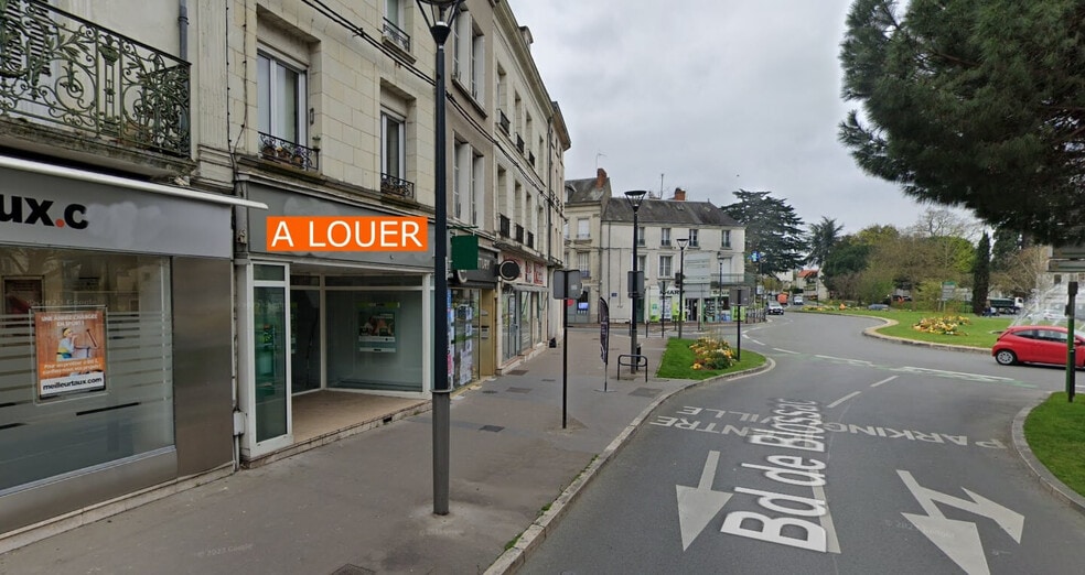 Local commercial dans Antran à louer - Photo de l’immeuble – Image 1 sur 7