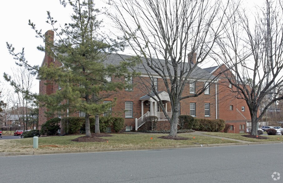 7300 Hanover Green Dr, Mechanicsville, VA à louer - Photo de l’immeuble – Image 3 sur 49