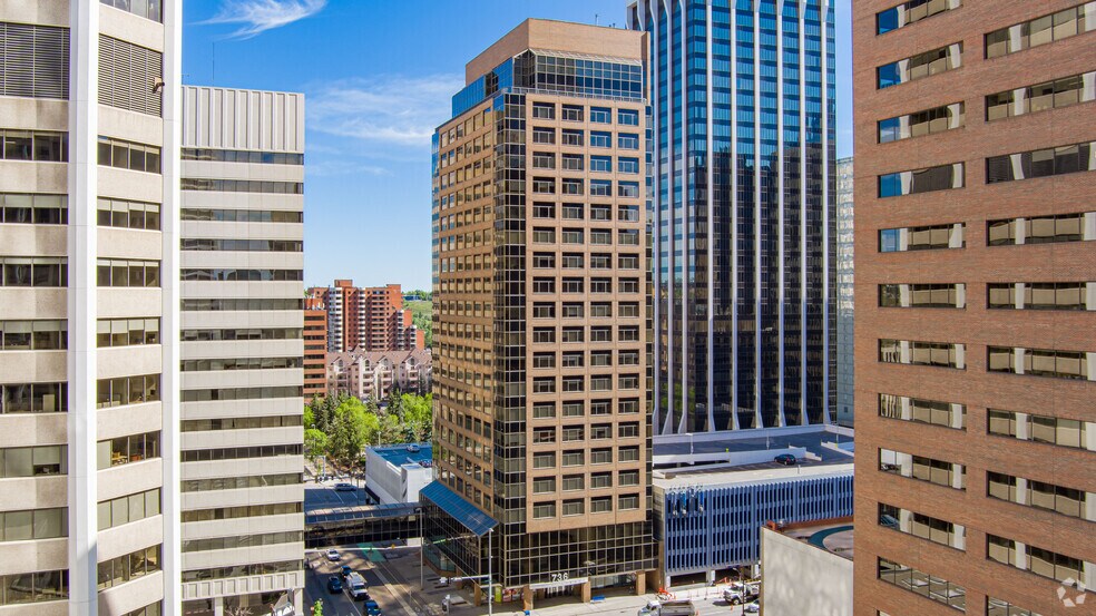 736 6th Ave SW, Calgary, AB à louer - Photo principale – Image 1 sur 7
