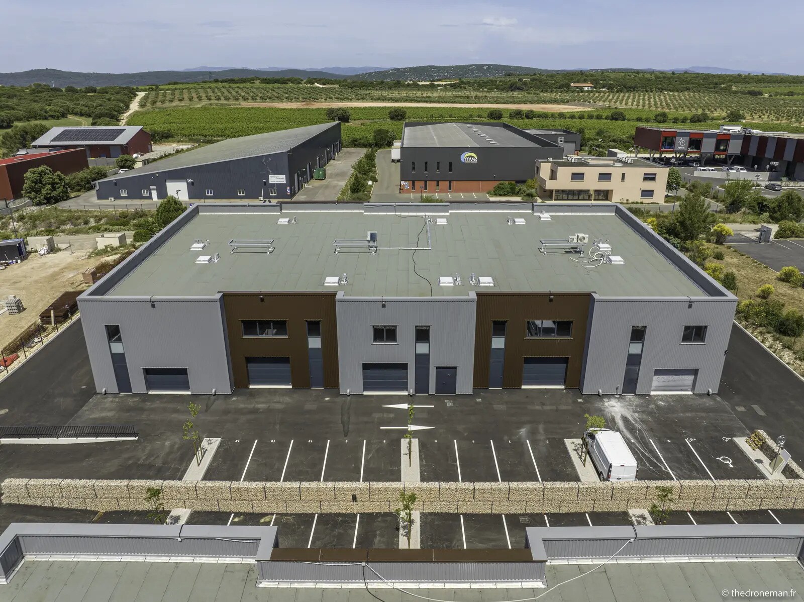 Local d'activités dans Vailhauquès à vendre Photo de l’immeuble– Image 1 sur 7