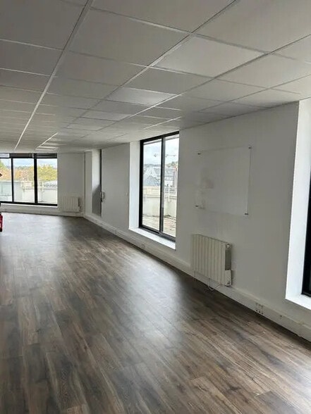 Bureau dans Rouen à louer - Photo de l’immeuble – Image 1 sur 5