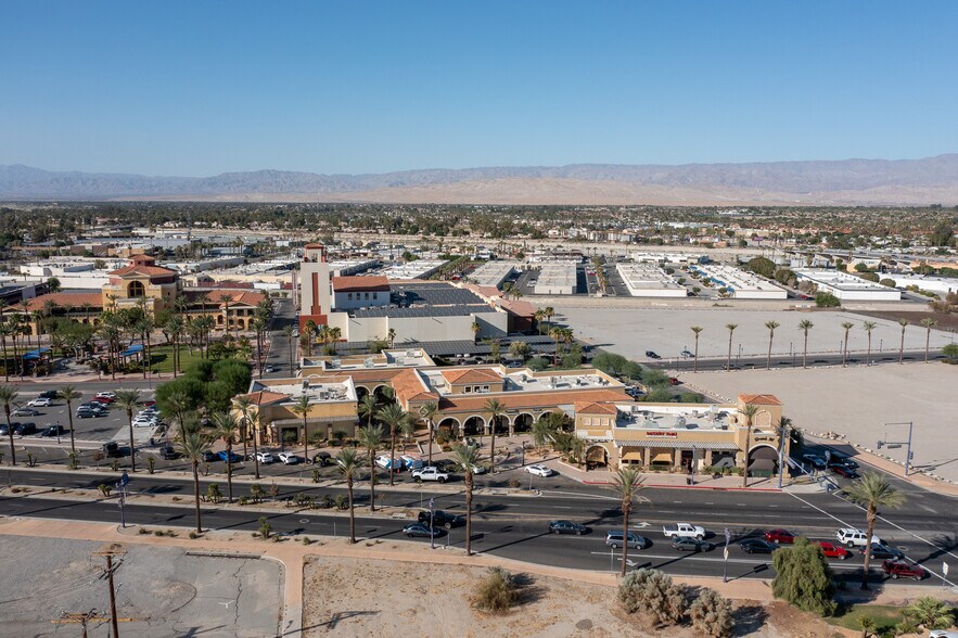 68718 E Palm Canyon Dr, Cathedral City, CA à louer - Photo de l’immeuble – Image 3 sur 20