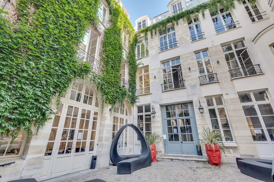 22 Rue Chapon, Paris à louer - Photo de l’immeuble – Image 3 sur 15