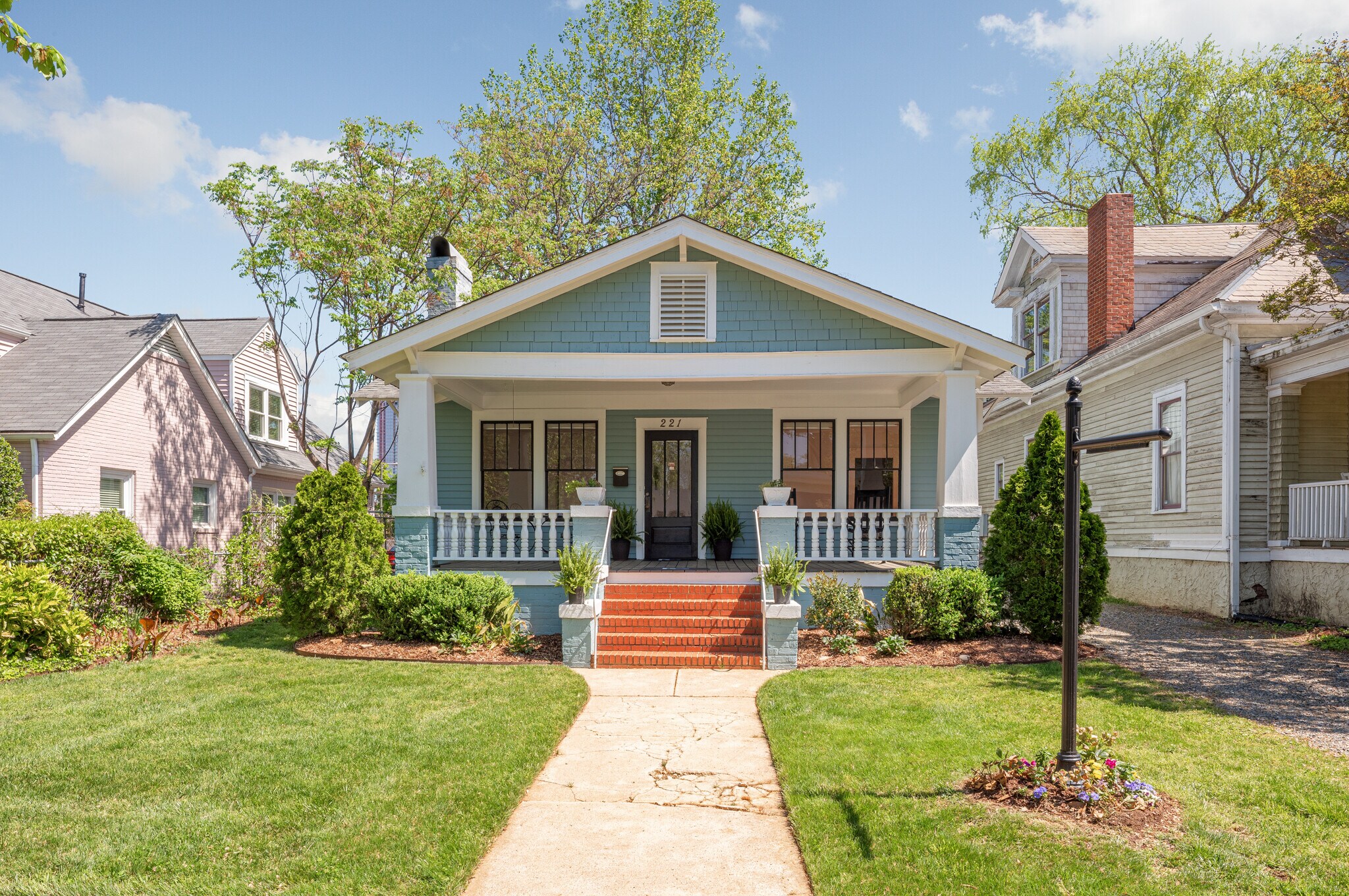 221 E Kingston Ave, Charlotte, NC à vendre Photo de l’immeuble– Image 1 sur 25