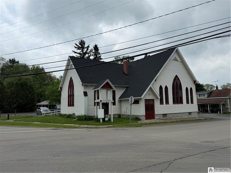 13 Church St, Delevan, NY à vendre - Photo principale – Image 1 sur 38