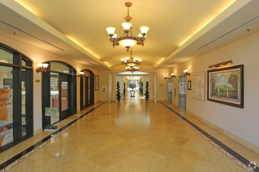 13768 Roswell Ave, Chino, CA à louer - Hall d’entrée – Image 3 sur 39