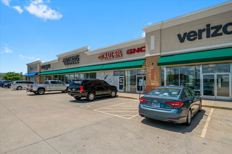 2701-2711 N Dirksen Pky, Springfield, IL à louer - Photo de l’immeuble – Image 2 sur 5