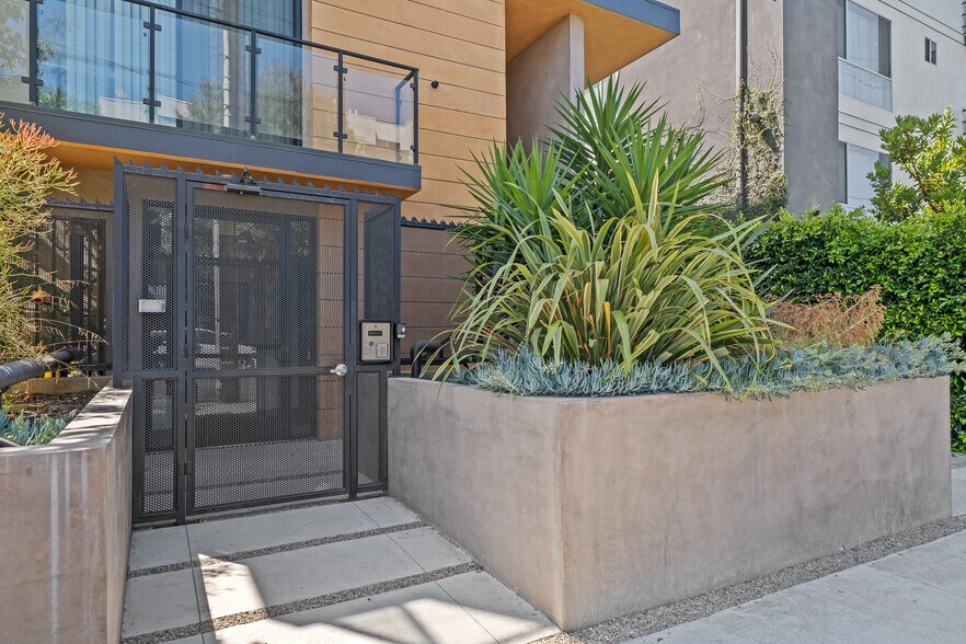 11254 Mississippi Ave, Los Angeles, CA à vendre - Photo de l’immeuble – Image 3 sur 31