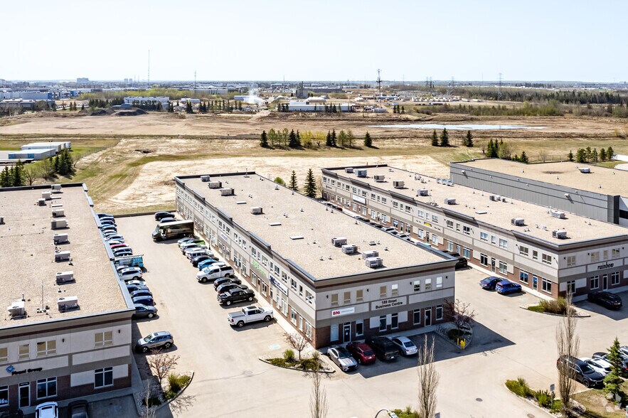 18905 111 Av NW, Edmonton, AB à vendre - Aérien – Image 3 sur 23
