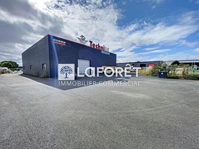 Plus de détails pour Local d’activités à vendre