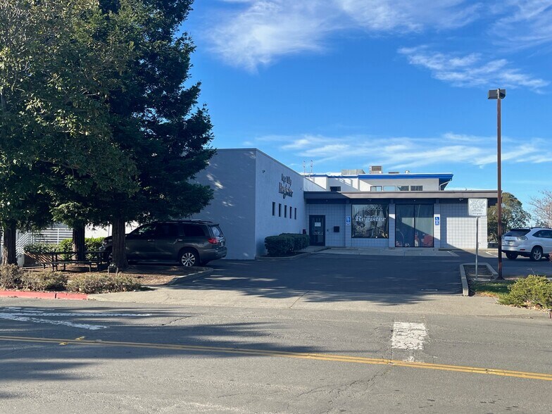 1615 Soscol Ave, Napa, CA à louer - Photo de l’immeuble – Image 3 sur 11