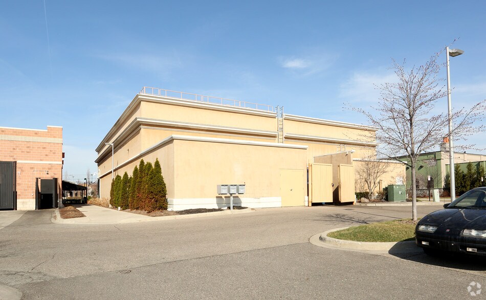17700 Haggerty Rd, Livonia, MI à louer - Photo de l’immeuble – Image 2 sur 3