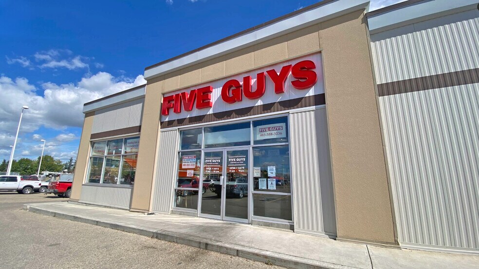 2030 50th Ave, Red Deer, AB à vendre - Photo de l’immeuble – Image 2 sur 5