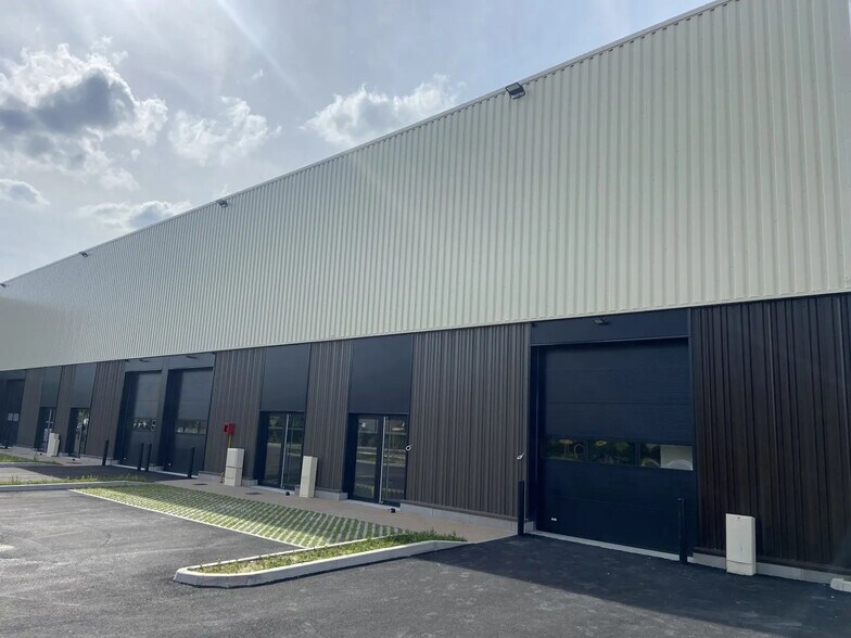 Industriel/Logistique dans Rillieux-la-Pape à vendre - Photo de l’immeuble – Image 2 sur 6