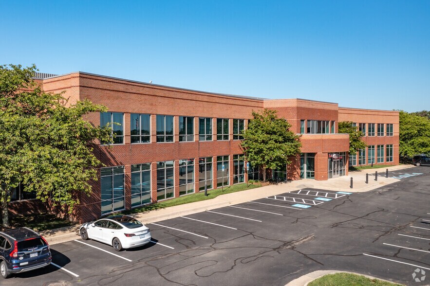 22375 Broderick Dr, Sterling, VA à louer - Photo de l’immeuble – Image 2 sur 14