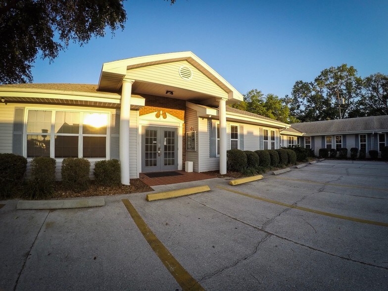 2100 Constitution Blvd, Sarasota, FL à louer - Photo de l’immeuble – Image 3 sur 18