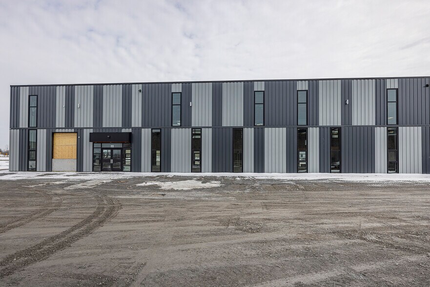785 Sir John A Macdonald Blvd, Kingston, ON à louer - Photo de l’immeuble – Image 3 sur 4