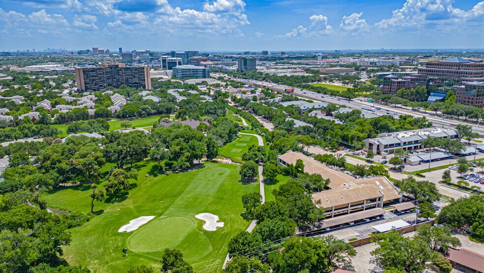 16250 Knoll Trail Dr, Dallas, TX à vendre - Photo de l’immeuble – Image 2 sur 11