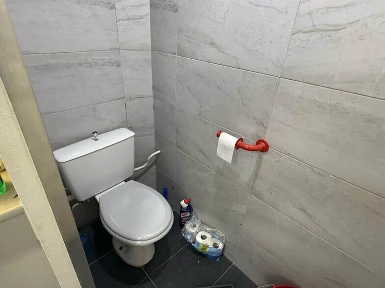 645 Rue Mayor De Montricher, Aix-en-Provence à louer - Photo intérieure – Image 3 sur 5