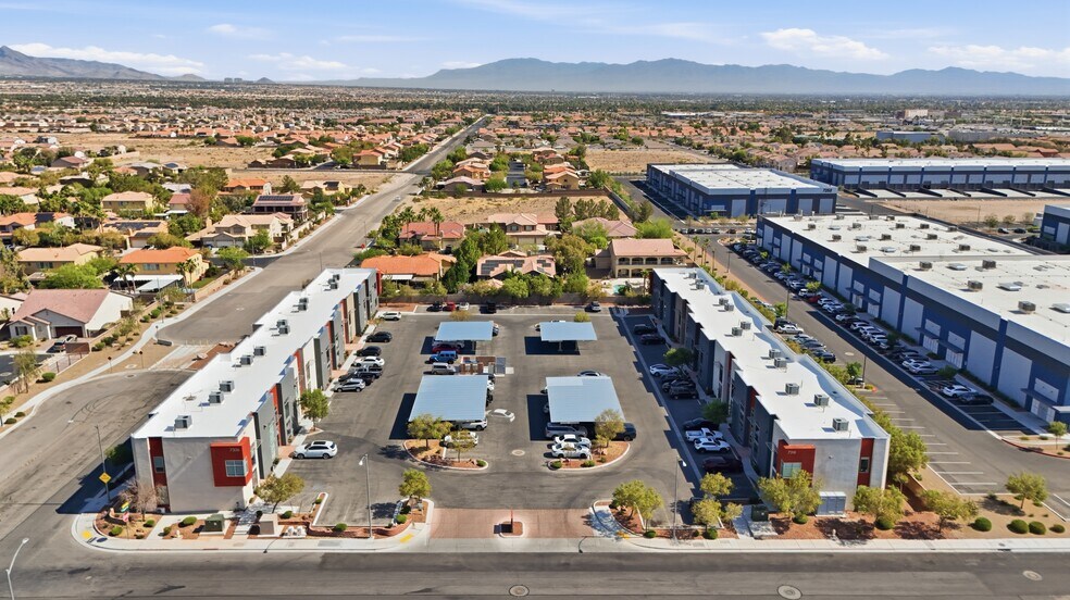 7336 W Post Rd, Las Vegas, NV à louer - Photo de l’immeuble – Image 3 sur 19